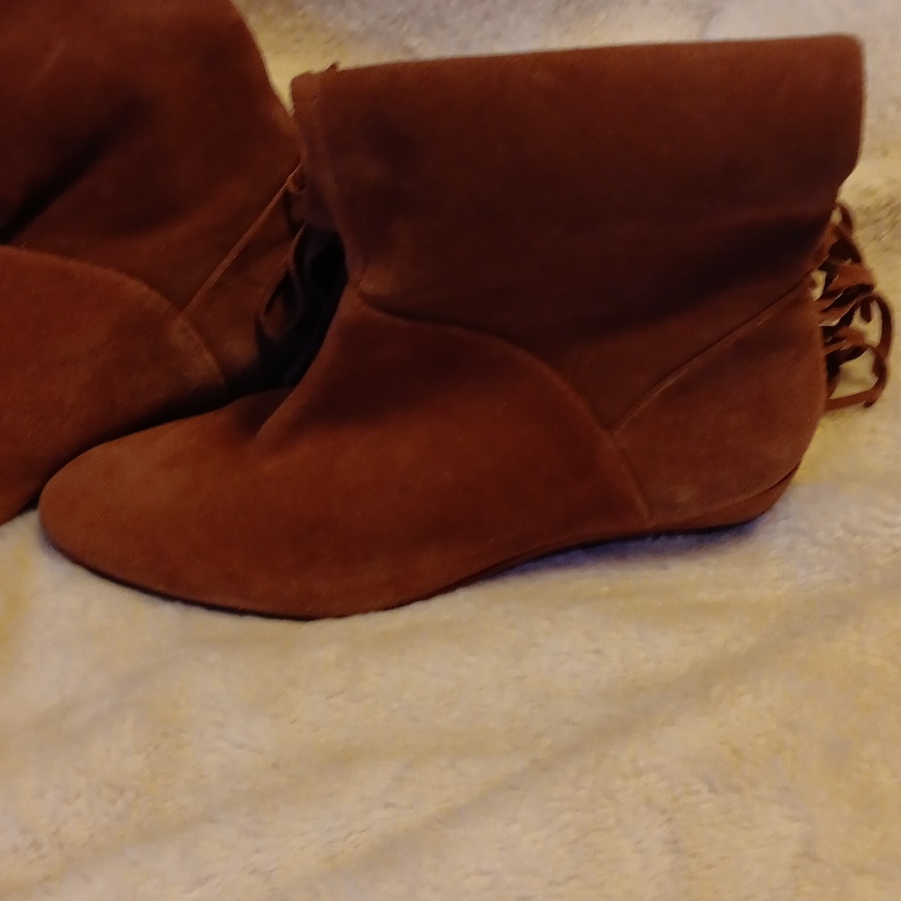 Boots - Picture 2 of 4